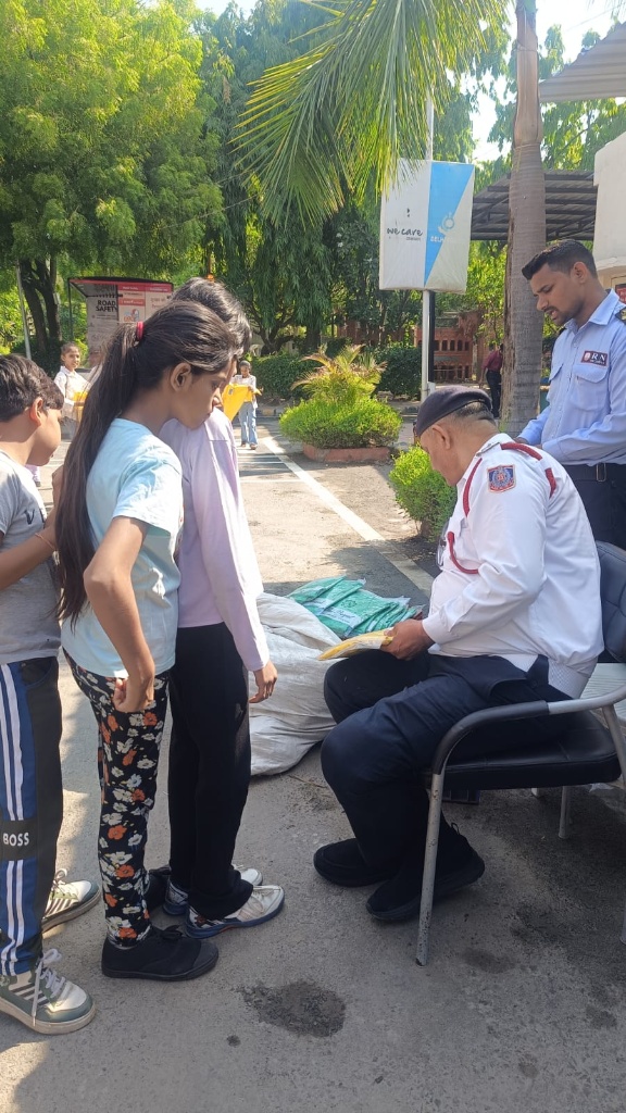 Delhi Traffic Police distributing resources
